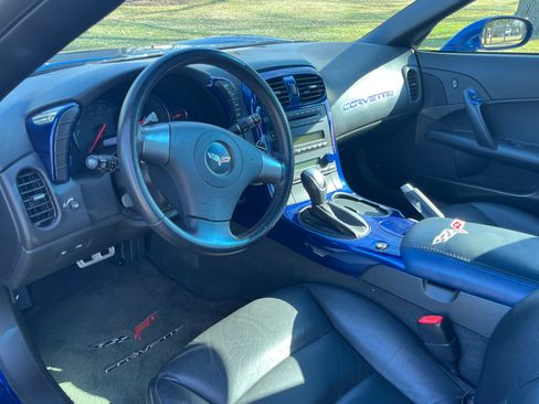 Used 2007 Chevrolet Corvette Coupe w/ Performance Package image 16