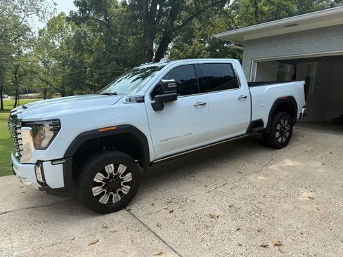 Used 2026 GMC Sierra 2500 Denali w/ Denali Reserve Package AWD/4WD image 9
