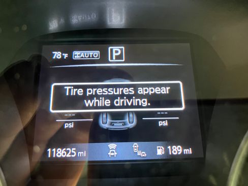 Used 2018 Nissan Pathfinder SL w/ Midnight Edition Package image 13