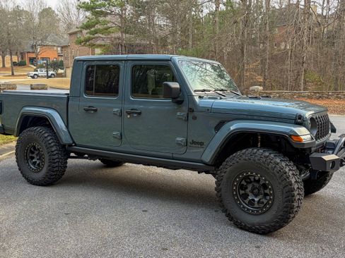 Used 2024 Jeep Gladiator Sport image 6