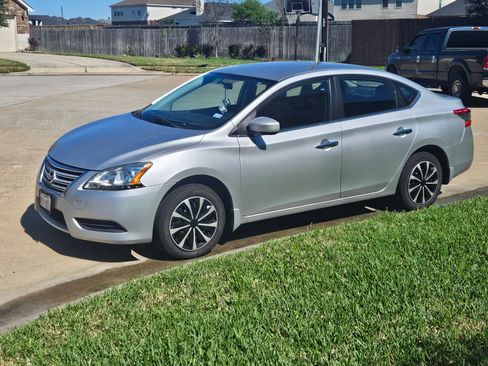 Used 2015 Nissan Sentra S image 1