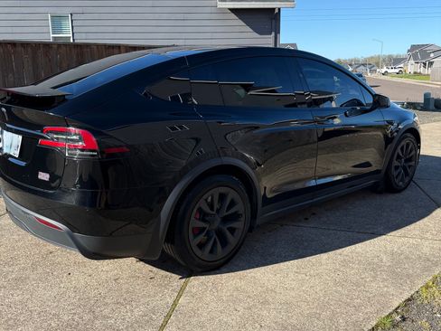 Used 2022 Tesla Model X Plaid image 4