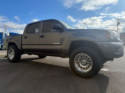 Used 2015 Toyota Tacoma PreRunner w/ SR5 Package image 6