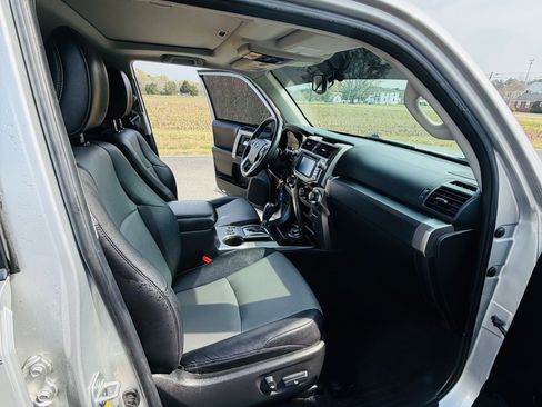 Used 2014 Toyota 4Runner SR5 Premium image 6