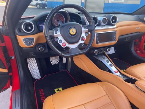 Used 2015 Ferrari California T image 18