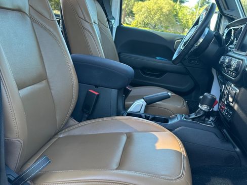 Used 2022 Jeep Wrangler Unlimited Rubicon w/ Xtreme Recon 35" Tire Package image 13