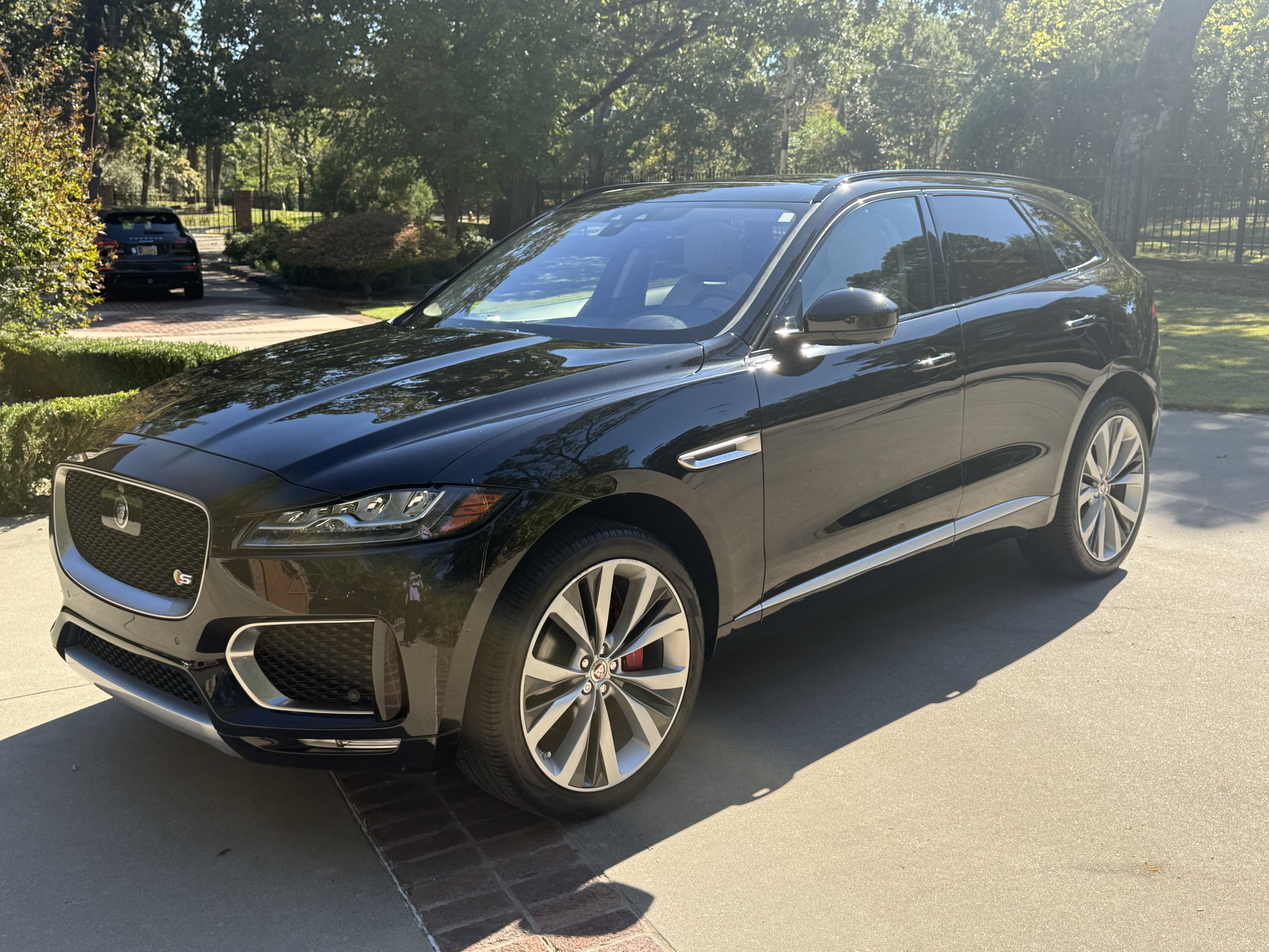 Used 2020 Jaguar F-PACE S AWD/4WD image 2