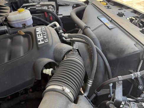 Used 2018 RAM 3500 Tradesman w/ Chrome Appearance Group RWD image 14