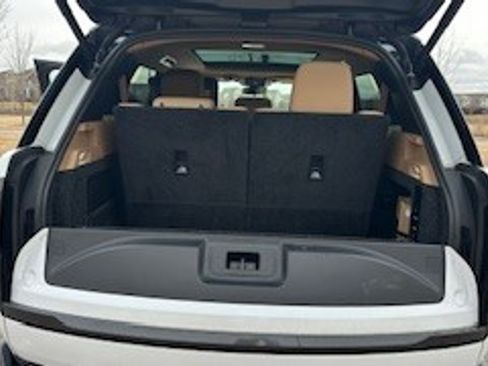 Used 2025 Land Rover Range Rover Long Wheelbase SE image 11