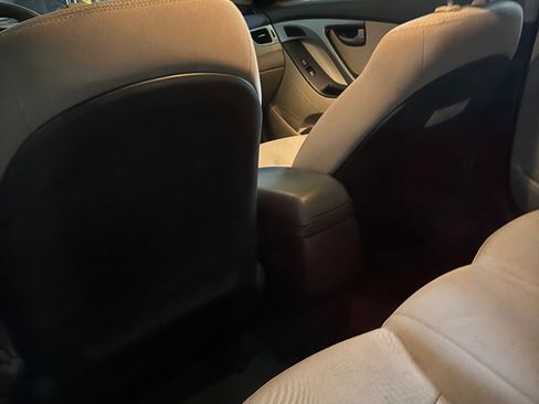 Used 2016 Hyundai Elantra SE image 5