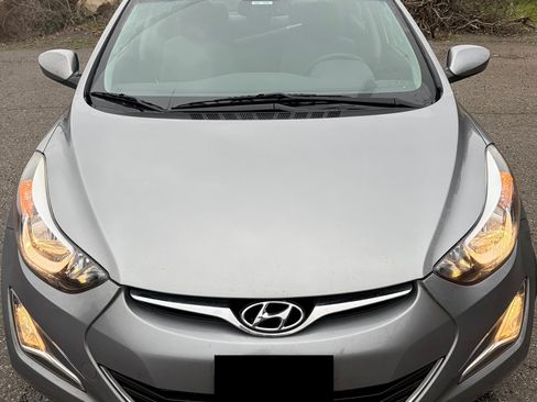 Used 2015 Hyundai Elantra SE w/ Option Group 02 FWD image 2