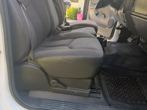 Used 2005 Chevrolet Silverado 2500 W/T RWD image 8