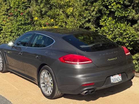 Used 2016 Porsche Panamera S RWD image 5