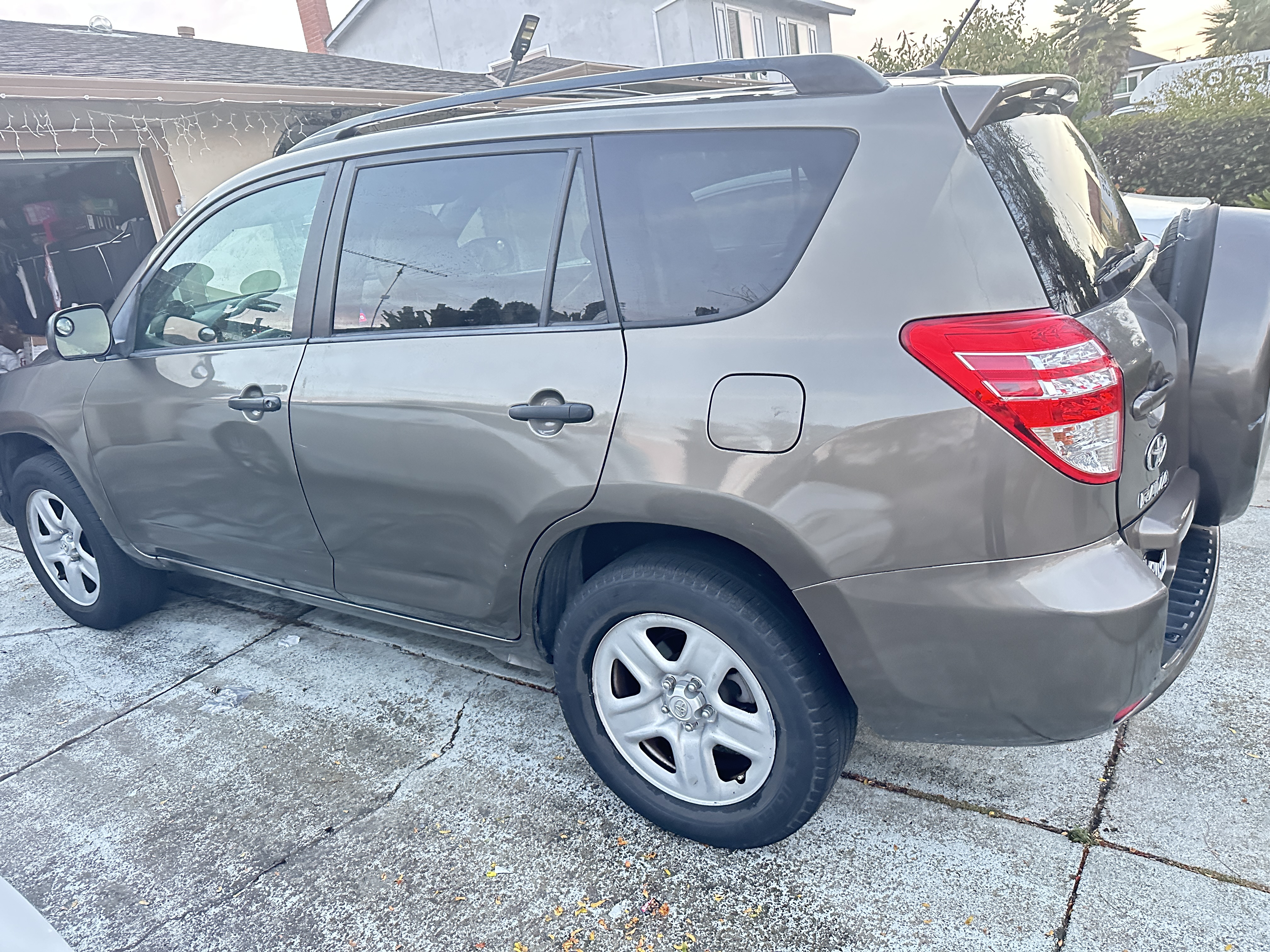 Used 2012 Toyota RAV4 FWD w/ Value Pkg image 6