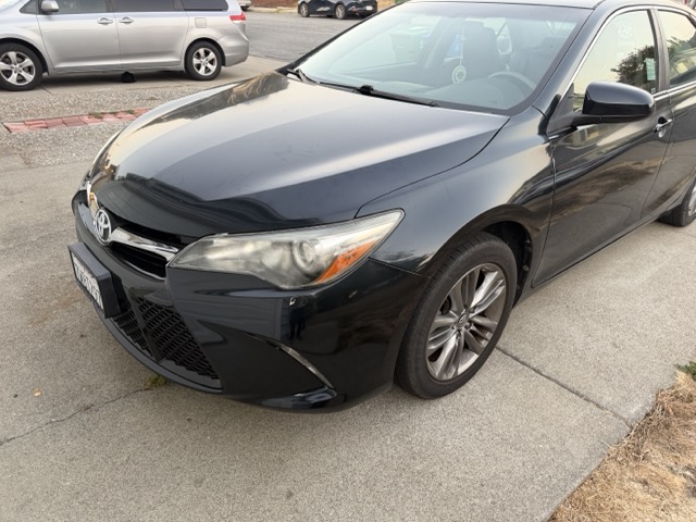 Used 2017 Toyota Camry SE w/ Moonroof Package FWD image 5