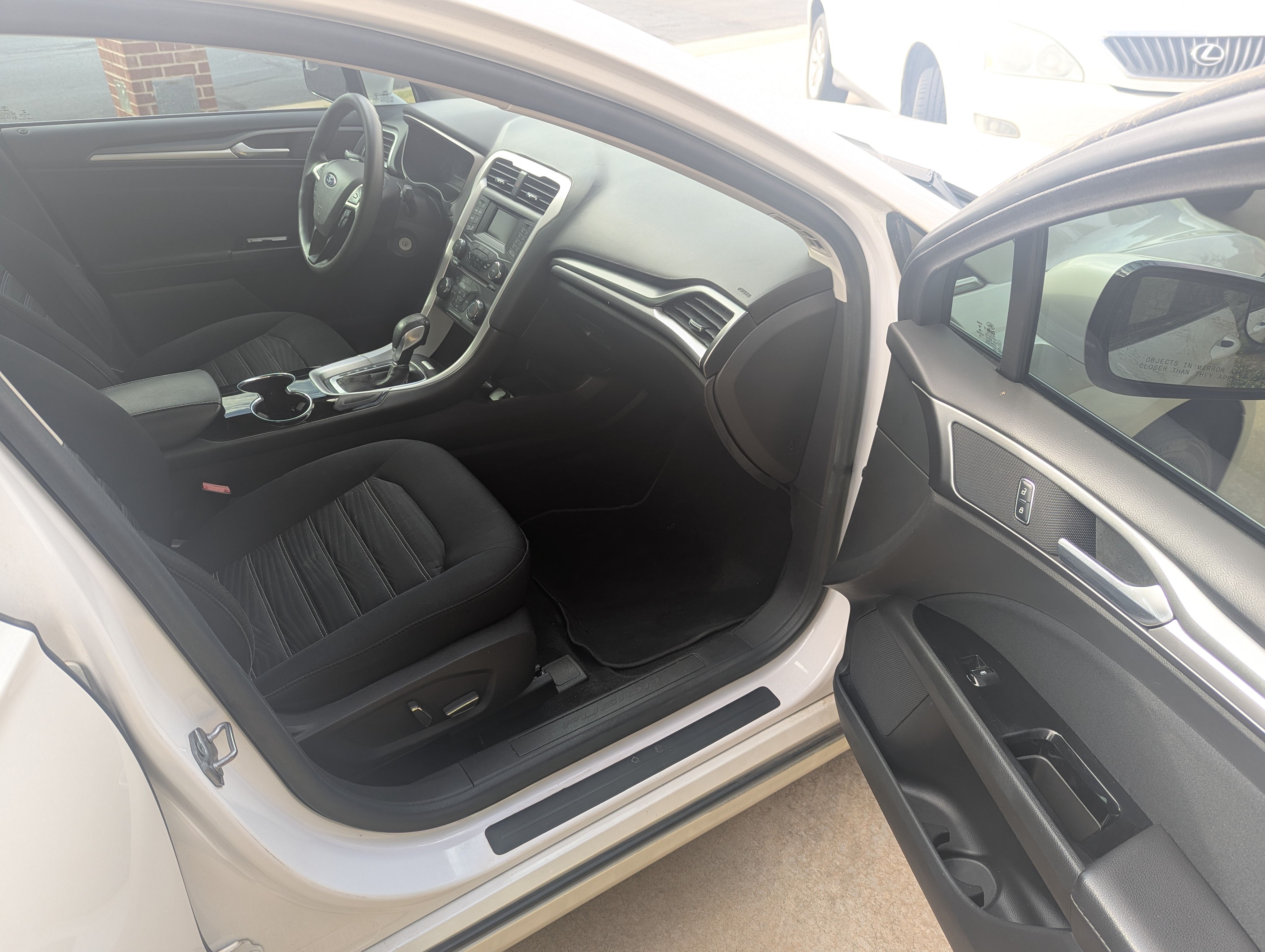 Used 2016 Ford Fusion SE FWD image 15