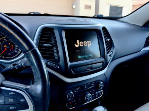 Used 2015 Jeep Cherokee Limited FWD image 14