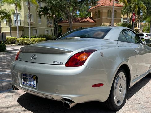 Used 2004 Lexus SC 430 Convertible image 9
