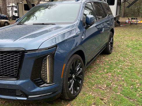 Used 2025 Cadillac Escalade Sport Platinum w/ LPO, ONYX Package image 2