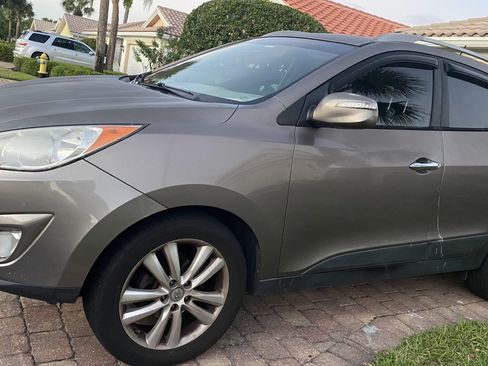 Used 2011 Hyundai Tucson Limited image 6