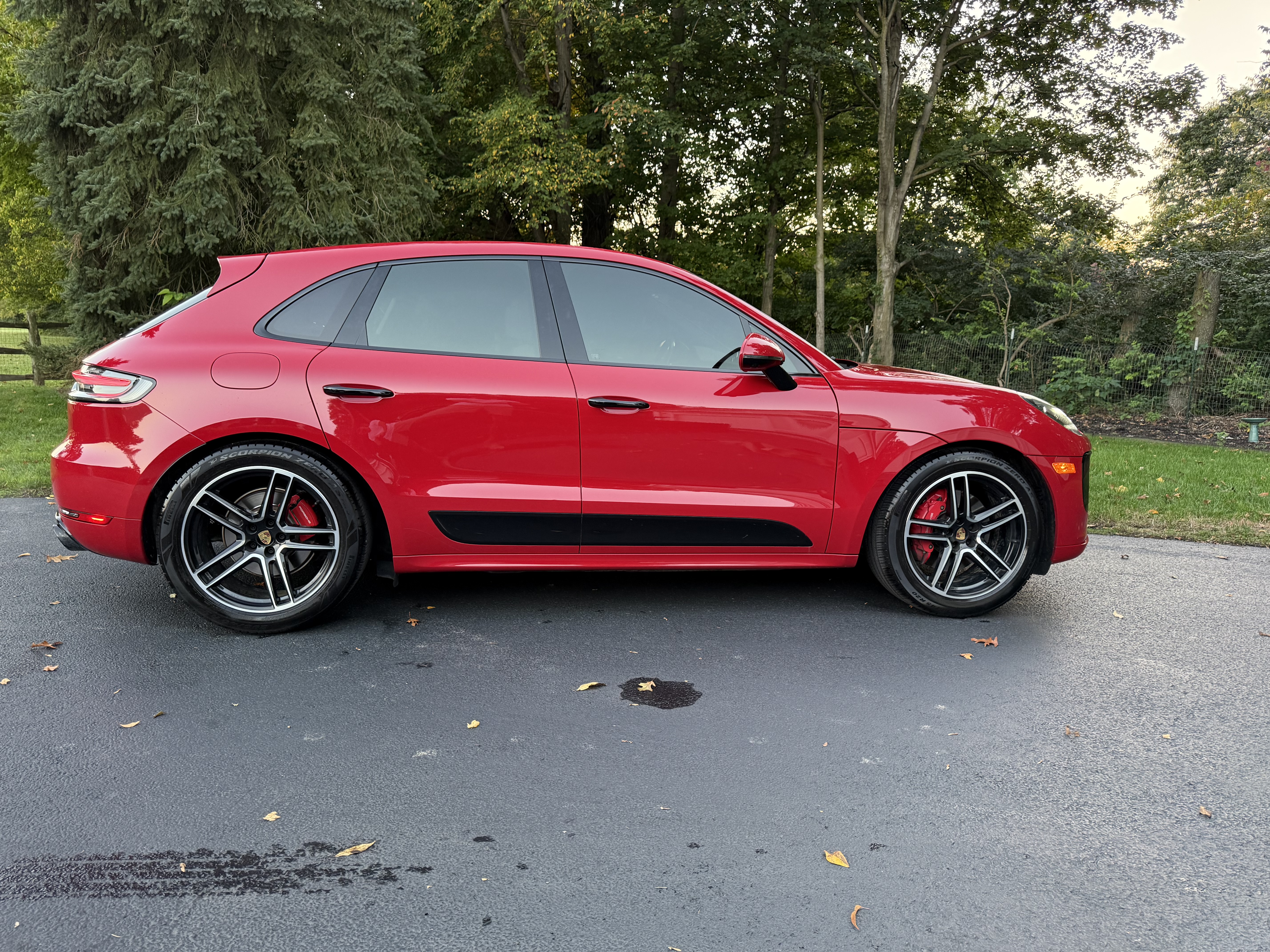Used 2020 Porsche Macan GTS w/ Premium Package Plus (PF4) AWD/4WD image 2