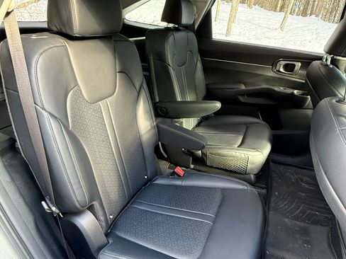 Used 2022 Kia Sorento EX w/ Panoramic Sunroof Package image 13