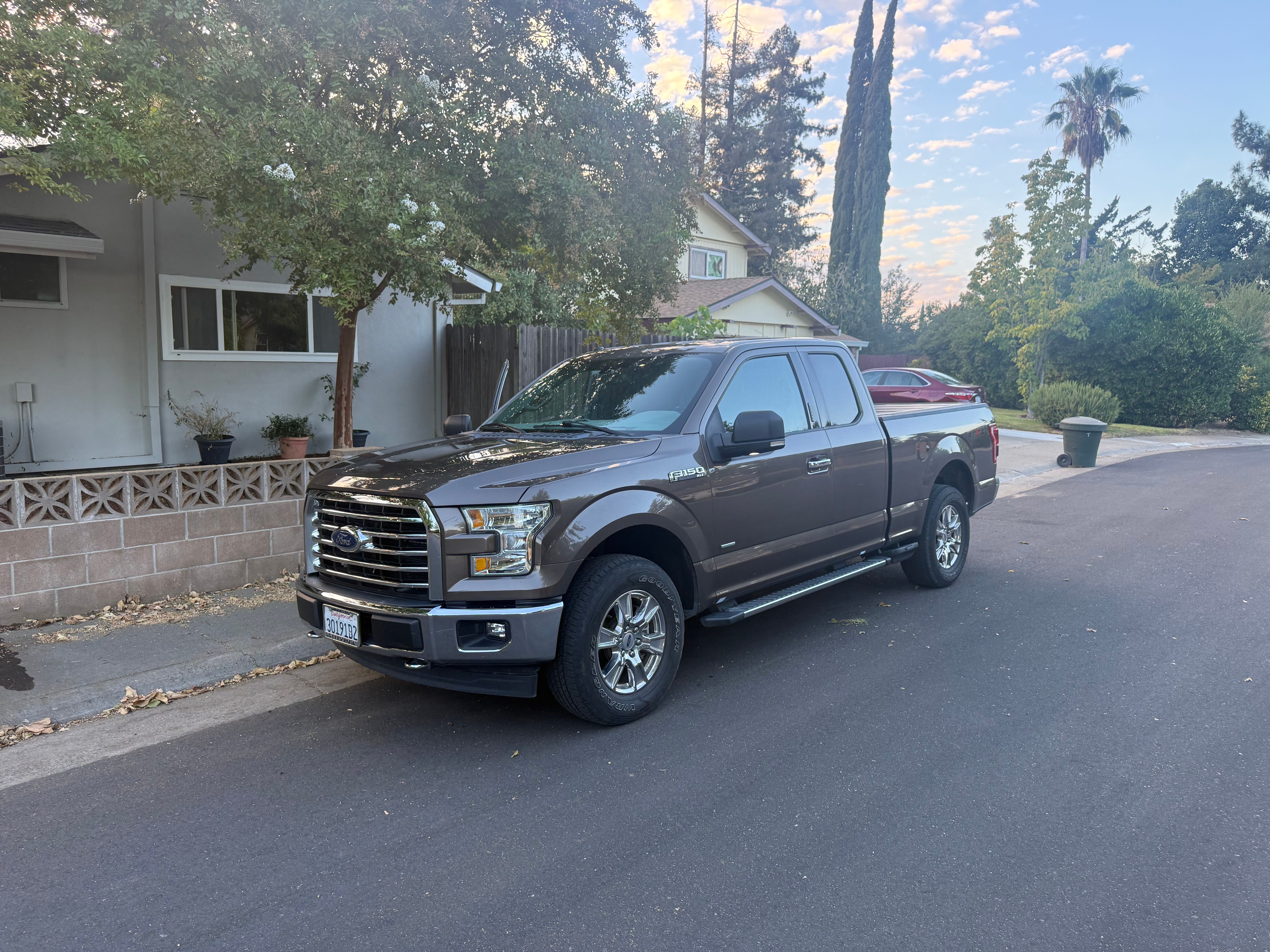 Used 2017 Ford F150 XLT w/ Equipment Group 302A Luxury AWD/4WD image 1