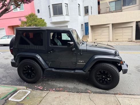 Used 2017 Jeep Wrangler Sahara w/ Connectivity Group image 4