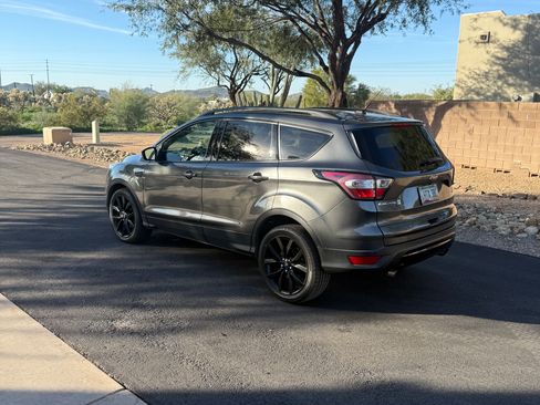 Used 2017 Ford Escape SE w/ Equipment Group 201A image 4