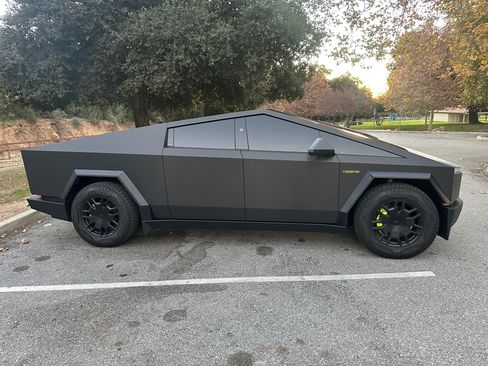 Used 2024 Tesla Cybertruck Cyberbeast image 10