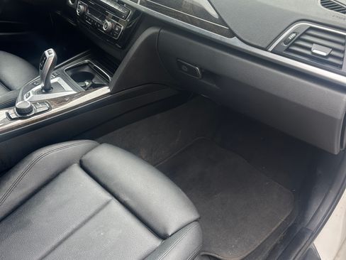 Used 2017 BMW 330e image 9