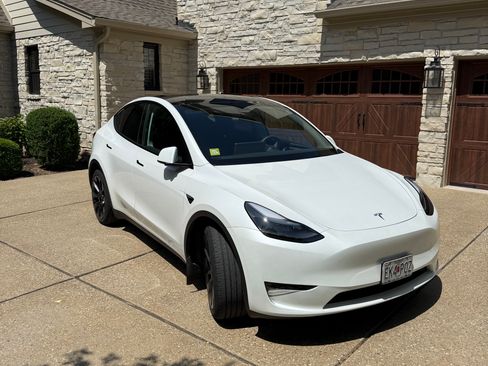 Used 2023 Tesla Model Y Long Range AWD/4WD image 4