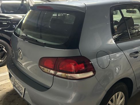 Used 2011 Volkswagen Golf 4-Door FWD image 8
