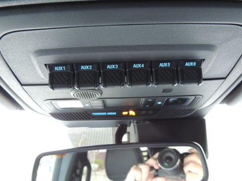 Used 2024 Ford Bronco Badlands image 16