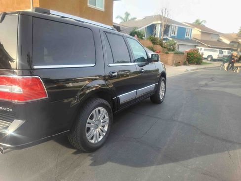 Used 2012 Lincoln Navigator 4WD image 4