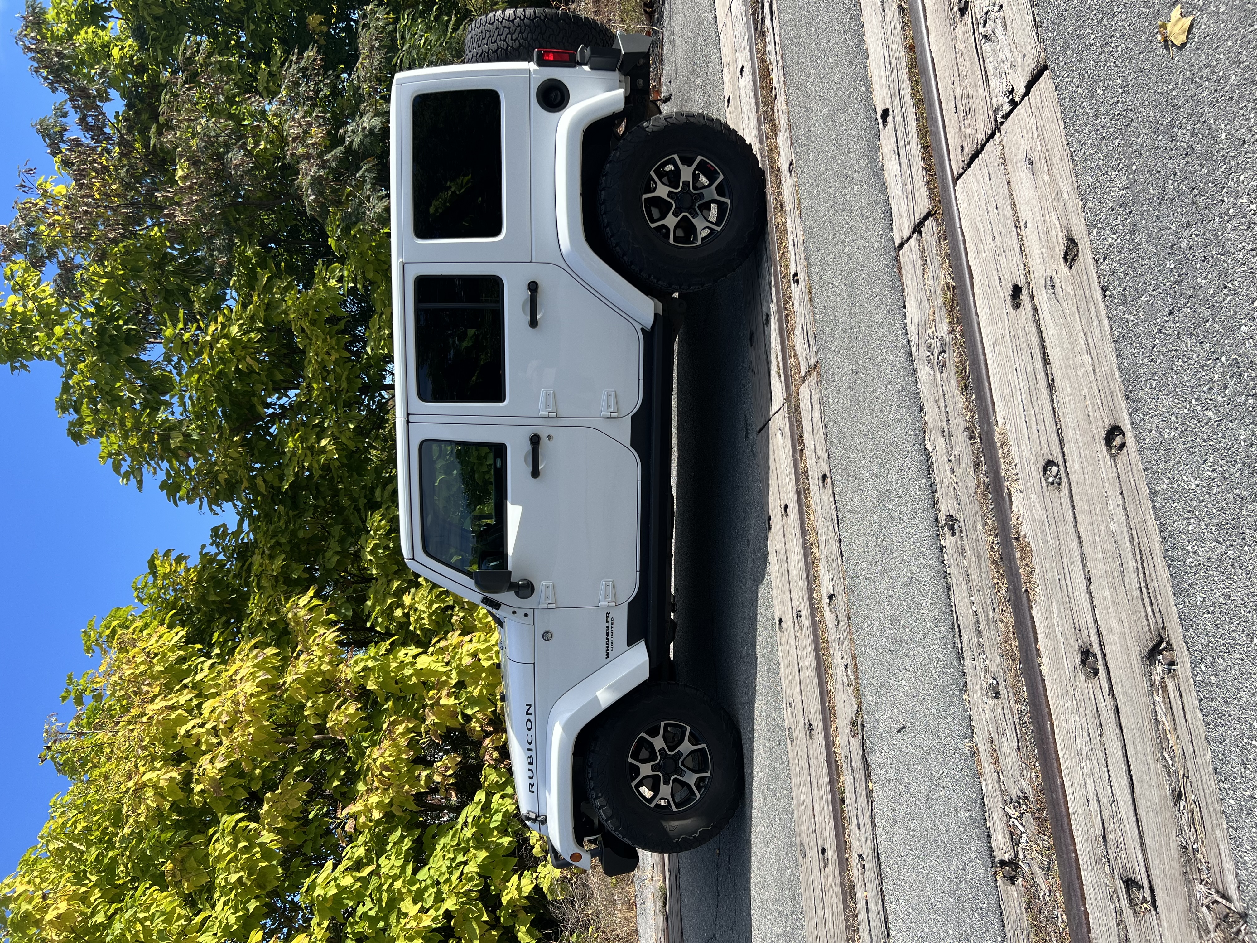 Used 2014 Jeep Wrangler Unlimited Rubicon w/ Connectivity Group AWD/4WD image 10
