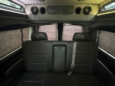 Used 2017 GMC Savana 2500 RWD image 16