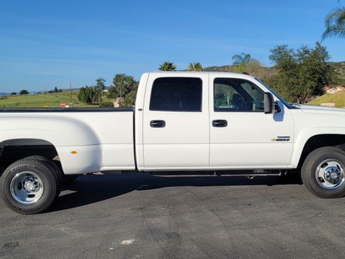 Used 2007 Chevrolet Silverado 3500 LT w/ Heavy-Duty Power Package image 4