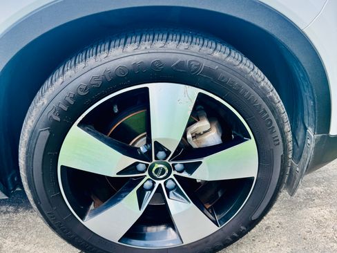 Used 2019 Volvo XC40 T5 Momentum AWD/4WD image 16