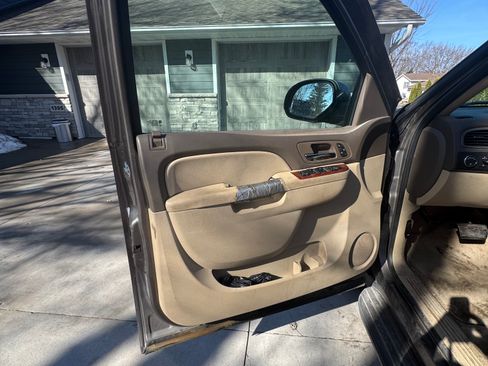 Used 2012 Chevrolet Suburban LT w/ Luxury Package image 13