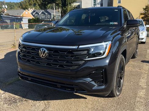 Used 2025 Volkswagen Atlas Cross Sport SEL R-Line image 14