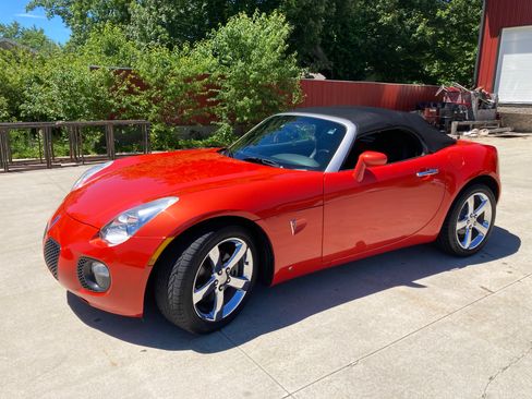 Used 2008 Pontiac Solstice GXP w/ Premium Package RWD image 1