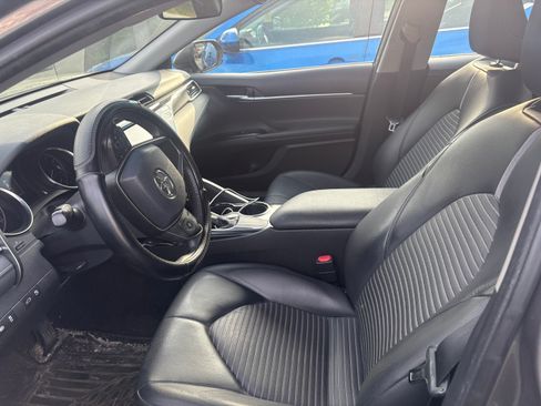 Used 2018 Toyota Camry SE FWD image 5