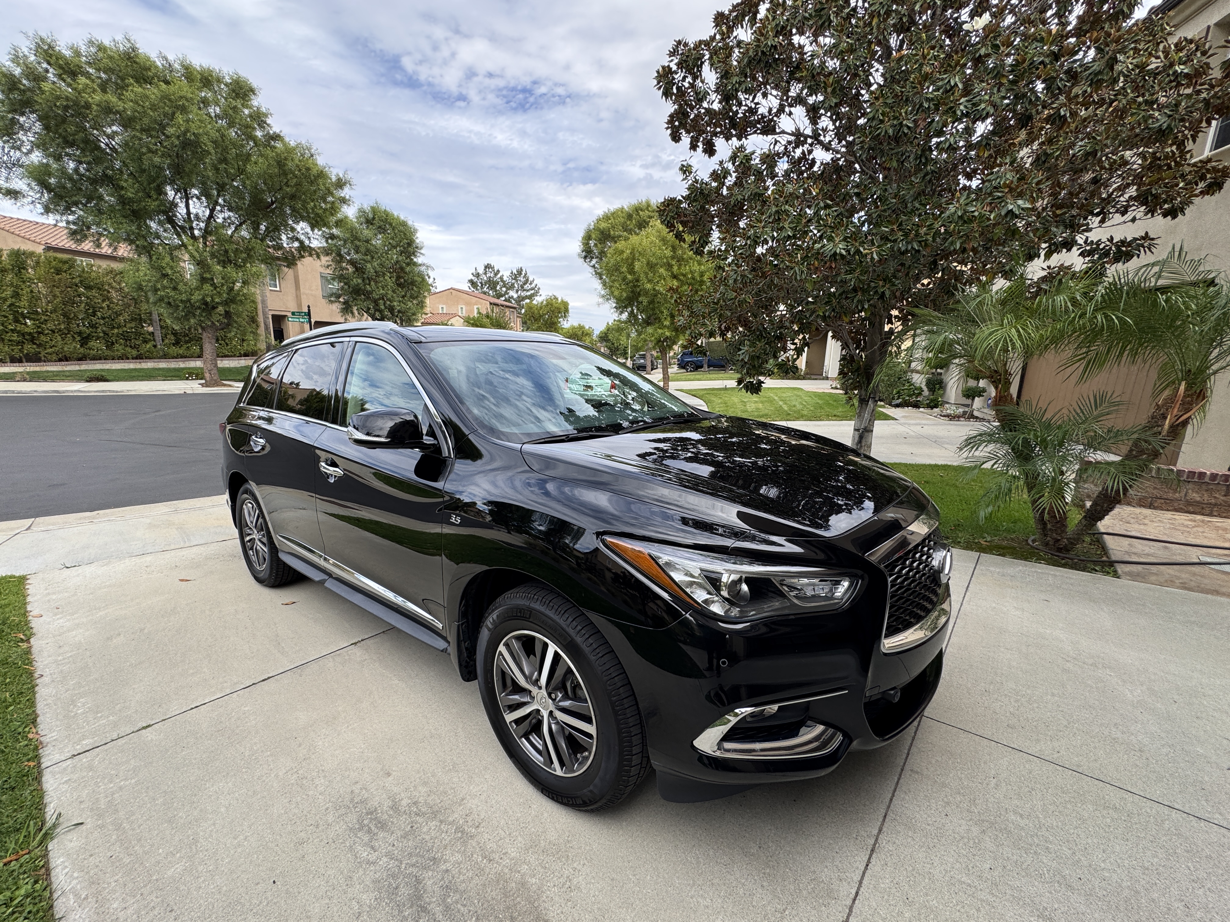 Used 2017 INFINITI QX60 Luxe w/ Premium Plus Package AWD/4WD image 12