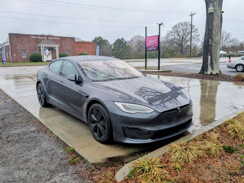 Used 2022 Tesla Model S Plaid image 1