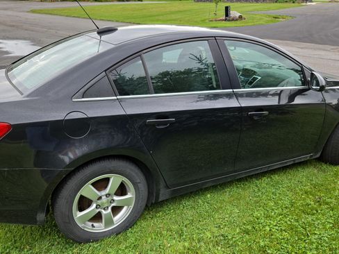 Used 2015 Chevrolet Cruze LT FWD image 2