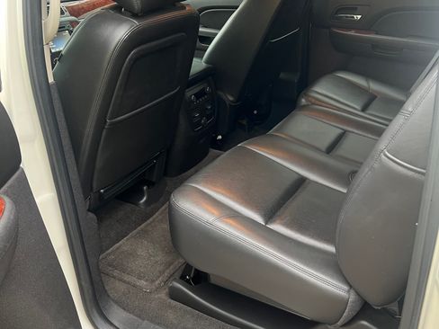 Used 2013 Chevrolet Avalanche LTZ image 10