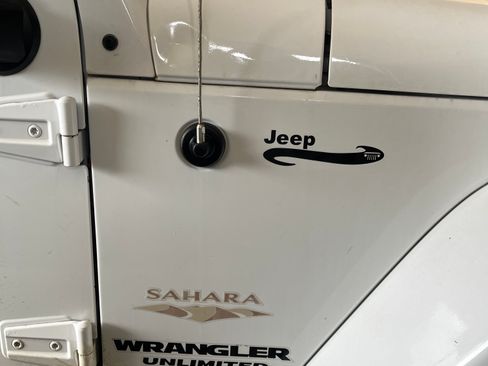 Used 2013 Jeep Wrangler Unlimited Sahara w/ Connectivity Group AWD/4WD image 4