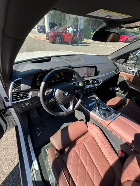 Used 2023 BMW X5 xDrive40i w/ Premium Package AWD/4WD image 11