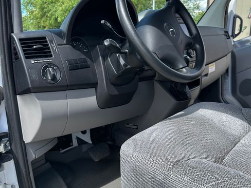 Used 2015 Mercedes-Benz Sprinter 2500 image 14